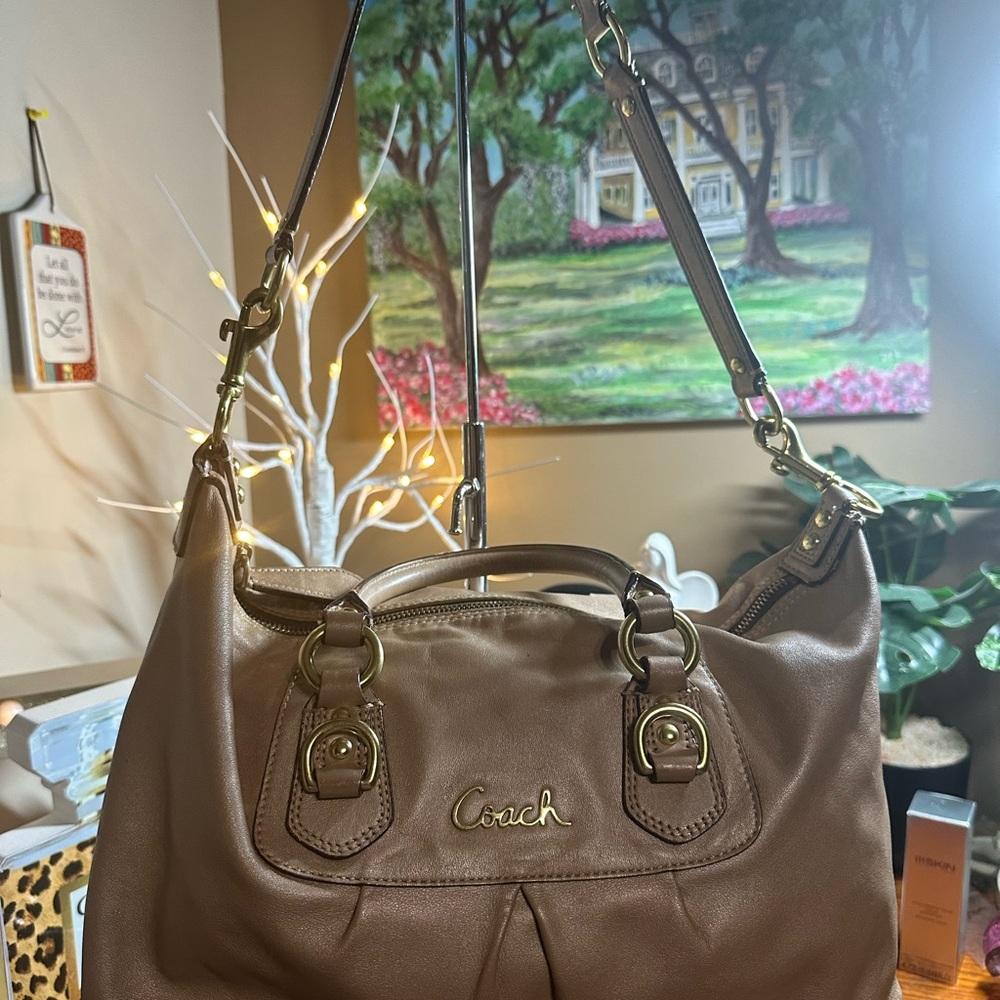 Coach Rehab Ashley Tan Leather Shoulder Bag with Gold Accents (rehab) Sold as is